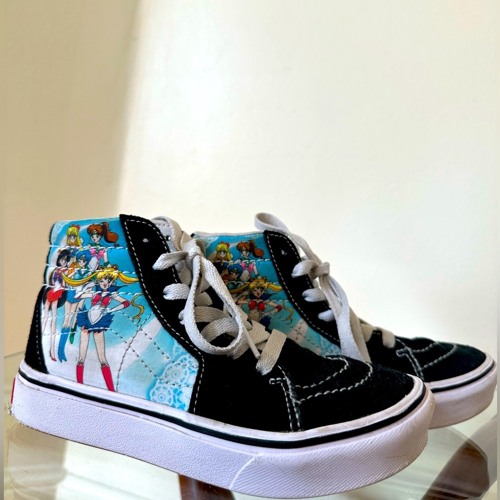 Hard to find! Rare Sailor Moon Skater Vans.